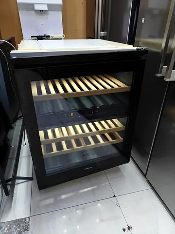 Miele Built-in Wine Cooler Fridge with Wooden Shelves - Good Working Condition