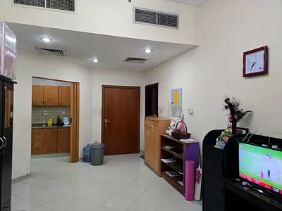 Ladies bed space in a spacious flat with free WiFi, Kitchen, living room in Karama