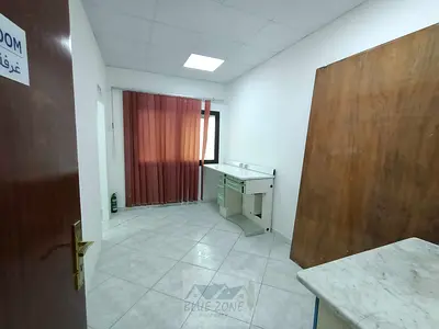 Al Garhoud 895.5 Sqft Office With Ready Partition|Attached Washroom And Pantry