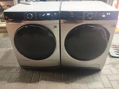 Electrolux front load washer and dryer pair - good working condition