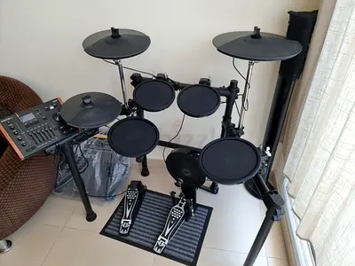 Roland-style Electronic Drum Kit with Medeli Personal Monitor