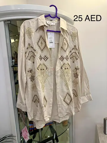Beige embroidered long-sleeve shirt, size M - lightly used