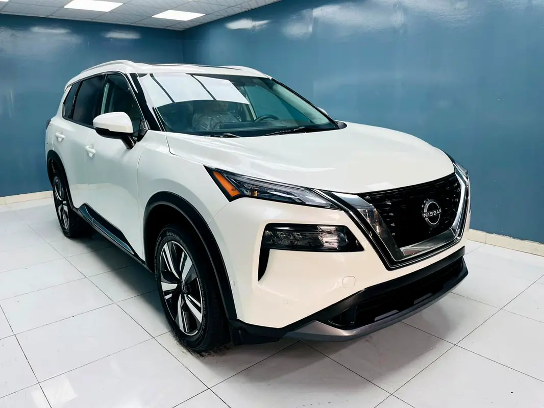 Nissan Rogue 2023 — photo 1 of 20
