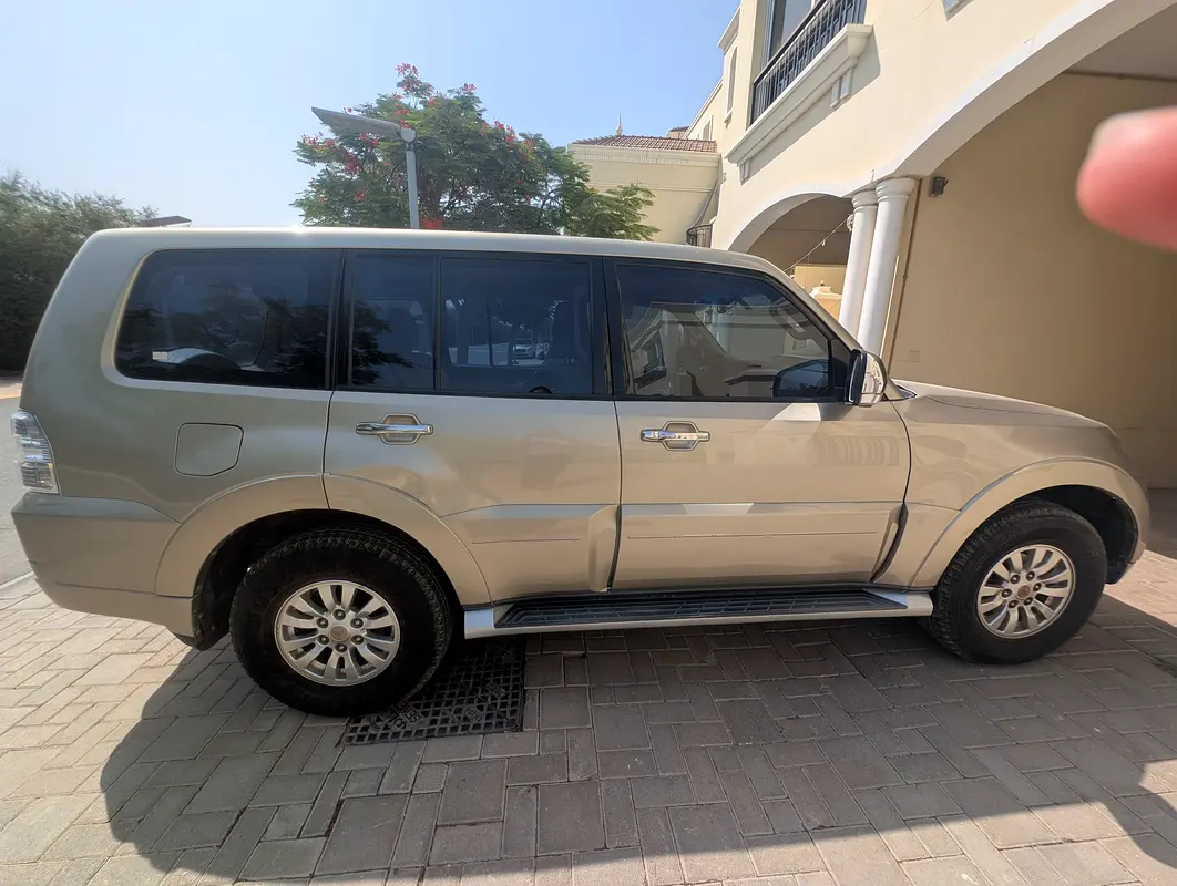 Mitsubishi Pajero 2014 — photo 1 of 8