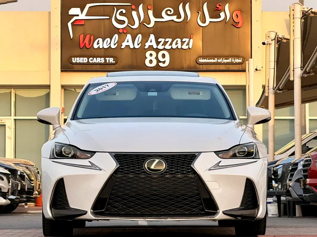 Lexus IS-Series 2017 — photo 1 of 20