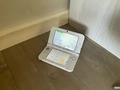 Old Nintendo 3ds xl mario