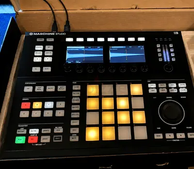 Native Instruments Maschine Studio *WITH FULL SOFTWARE LICENSE TRANSFER ID* - Excellent Condition