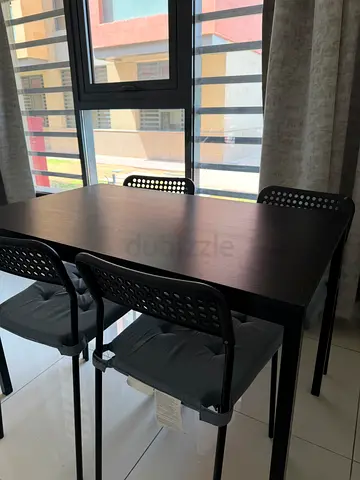 Table with 4 chairs