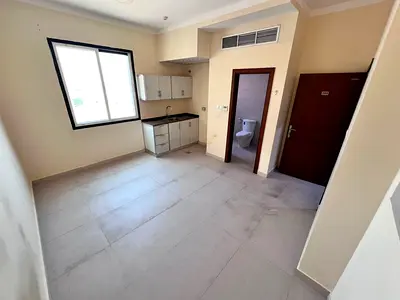 استوديو ثاني ساكن تكييف وتبريد مركزي مساحه كبيره صيانة على المالك تشطيبات ممتازة