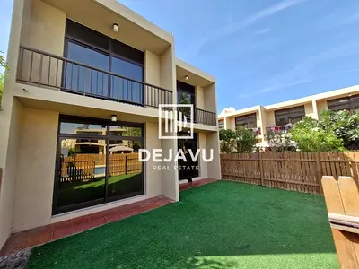 Bright 3 Bedroom Villa with Private Garden & Share Pool