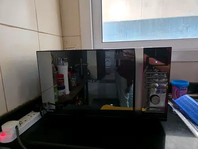 Used countertop microwave oven - working condition