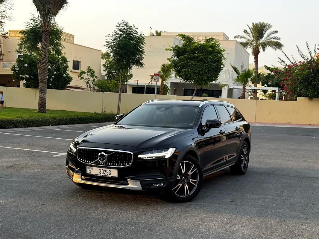 Volvo V90 2018 — photo 1 of 10