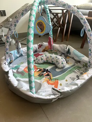 Baby play gym / activity mat with hanging toys
