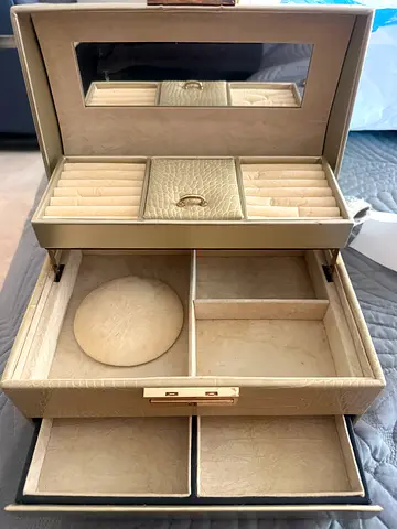 Jewelry organizer