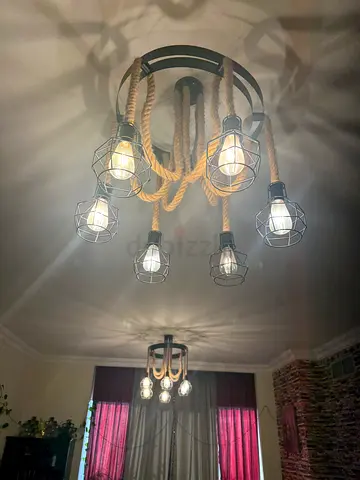 Rustic rope chandelier with 6 cage bulbs - good working condition