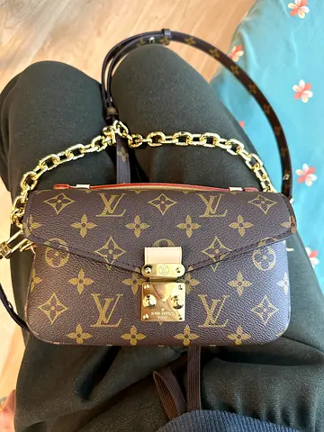 Pre-owned Louis Vuitton Pochette Metis (Monogram) - Small Shoulder Bag