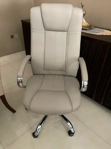 Beige leather executive office chair - good condition