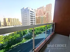 Bright &amp; Spacious 1BR | Closed Kitchen | Balcony