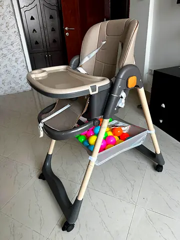 Baby High Chair with wheels and adjustable heights - Good Condition