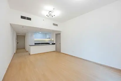 Spacious fully Upgraded 1BR | Vacant | Balcony