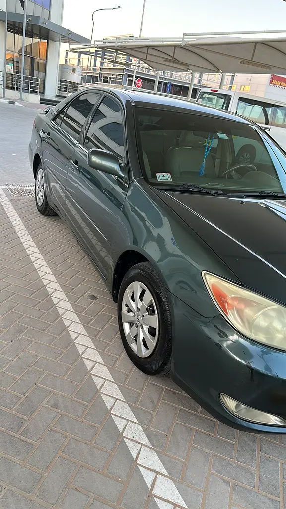 Toyota Camry 2004 — photo 1 of 5