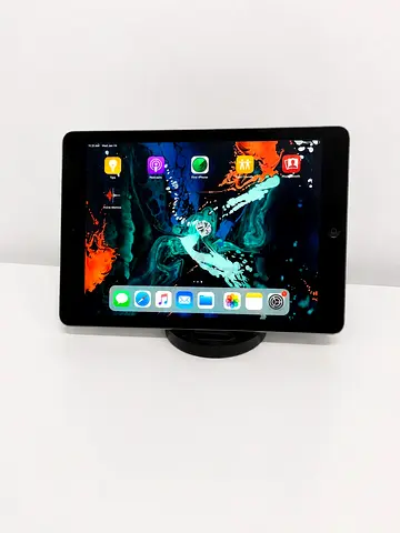 Apple iPad Air  – 32GB Wi-Fi + Cellular – Excellent Working Condition- 400 AED