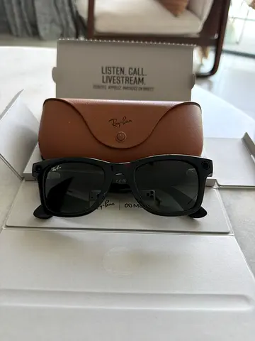 Ray-Ban Black Wayfarer Sunglasses with Case - Gen 1