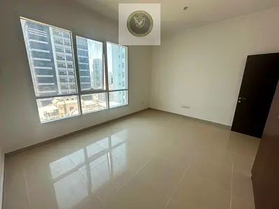 شقة واسعة ومميزة بغرفتي نوم للإيجارمع باركن بلكون خاصة وخزائن حائط وغرفة خادمة وتقع في موقع استراتيجي بالقرب من جميع المرافق والخدمات ومخرج دبي