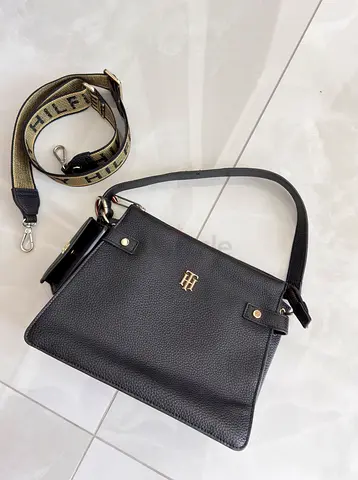 Tommy Hilfiger bag