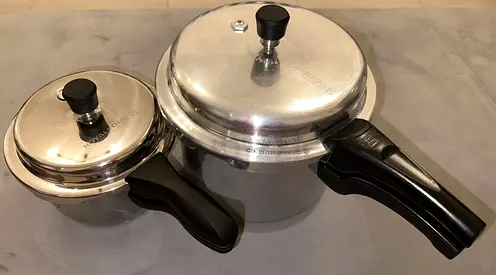 Pair of pressure cookers (small and Large) - good working condition