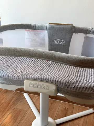 Halo Bassinest Bedside Sleeper - Gray, Good Condition