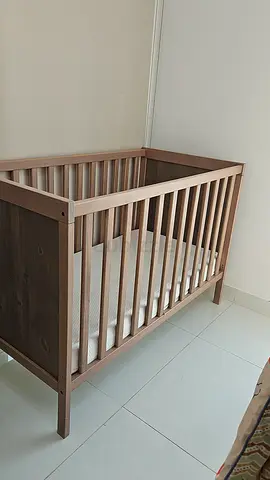 Wooden Baby Crib in Good Condition - Single Sized take all for 200 aed with baby walker as well