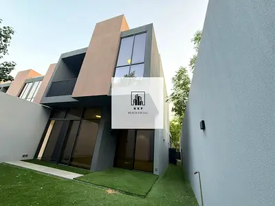 Spacious luxurious lush 3bhk end corner townhouse closed kitchen maid room laundry room store room kitchen appliances