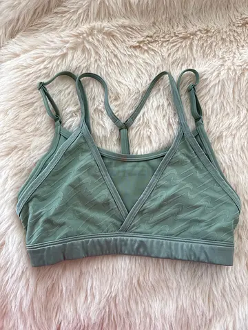 AUTHENTIC NIKE Light green strappy sports bra - size S gently used