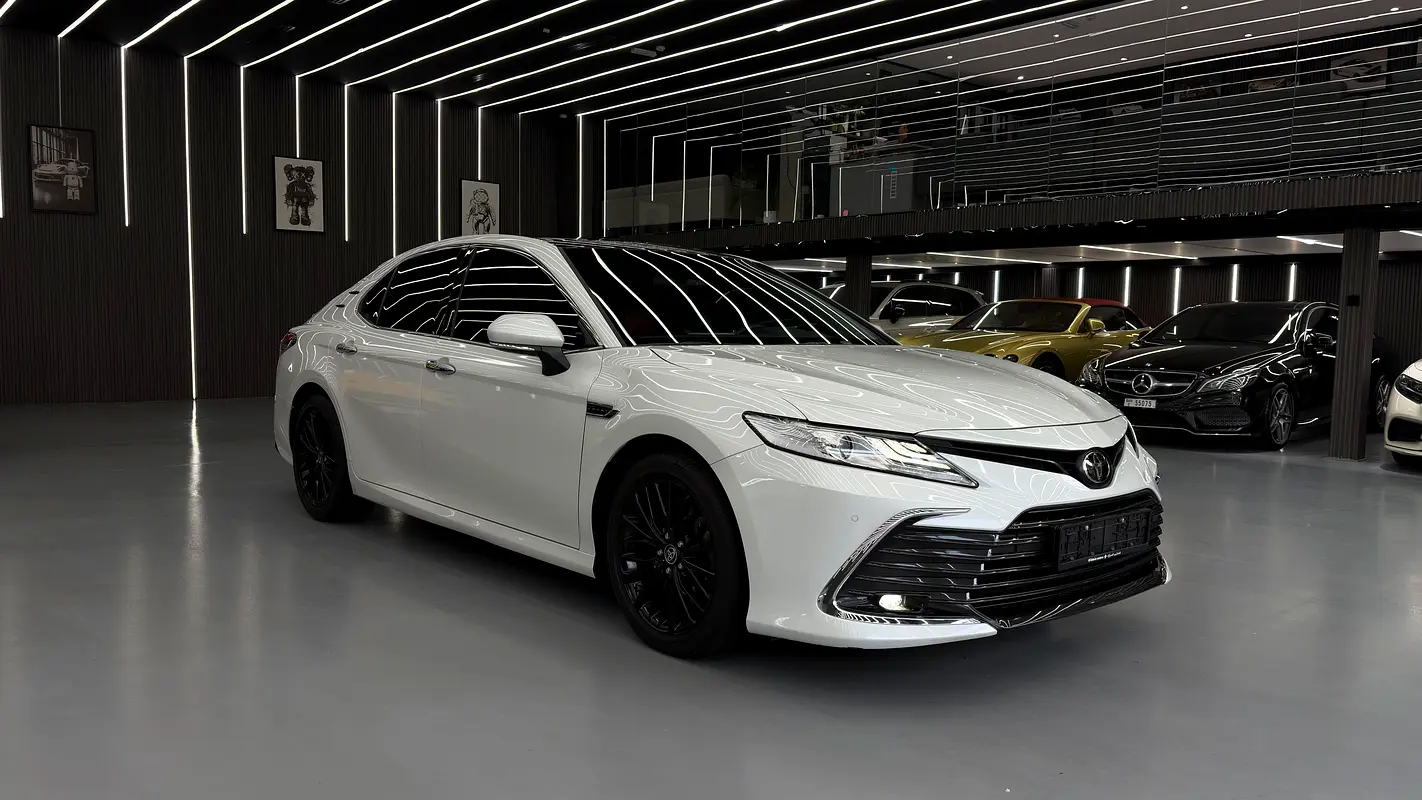 Toyota Camry 2024 — photo 1 of 14