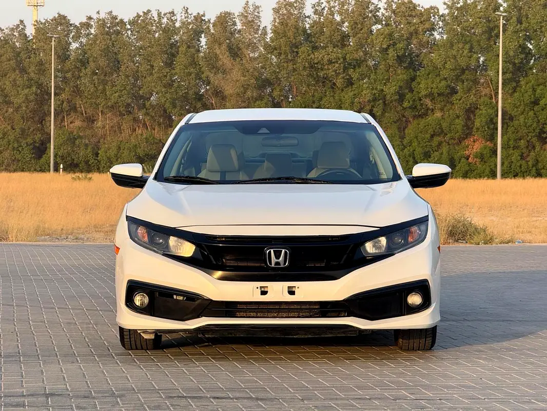 Honda Civic 2021 — photo 1 of 19