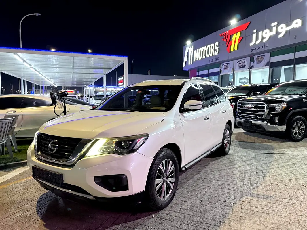 Nissan Pathfinder 2018 — photo 1 of 15