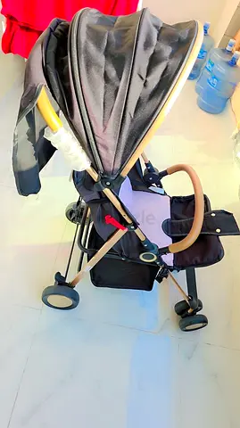 Lightweight baby stroller with canopy and storage basket - good condition only used 1 month