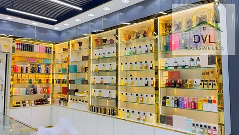 Prime location | Spacious Shop