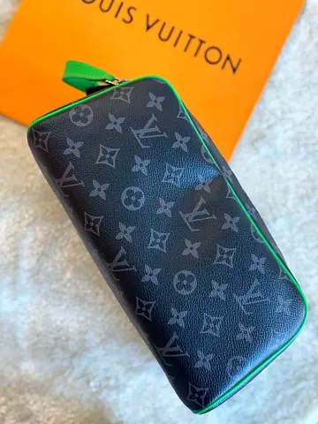 Louis Vuitton Locker Dopp Kit