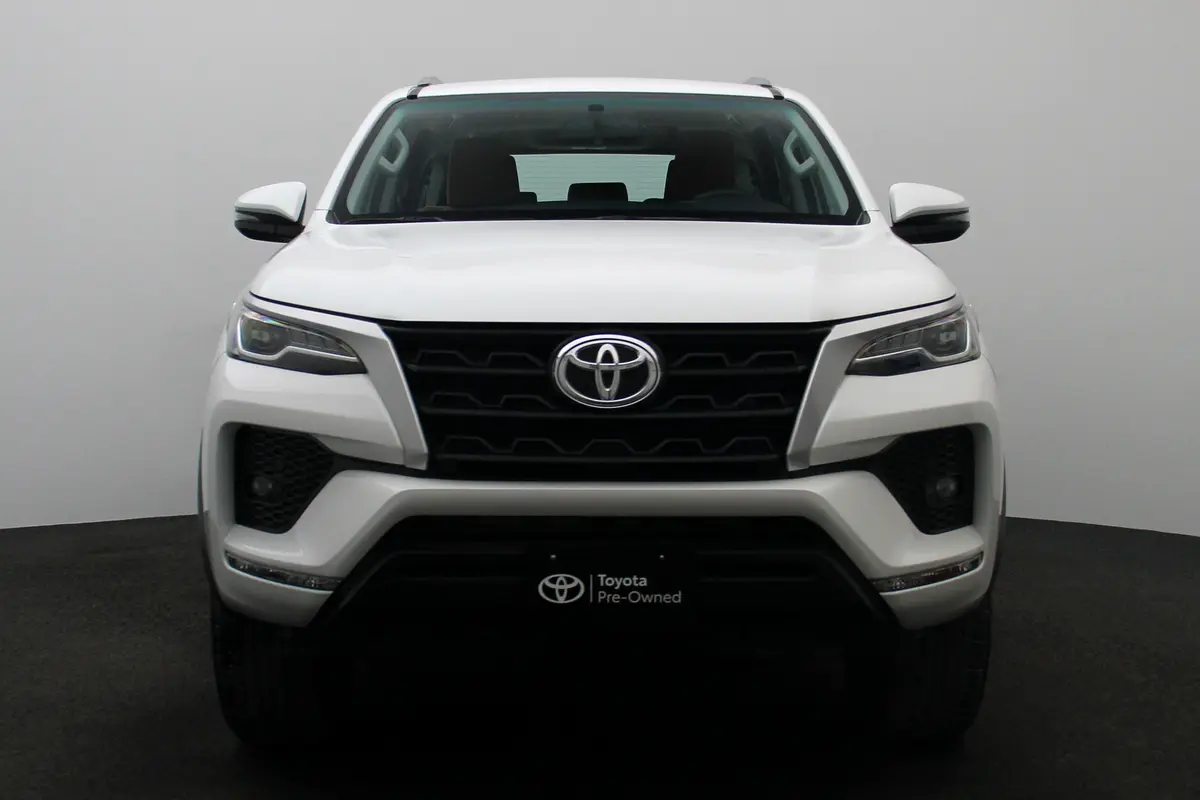 Toyota Fortuner 2025 — photo 1 of 20