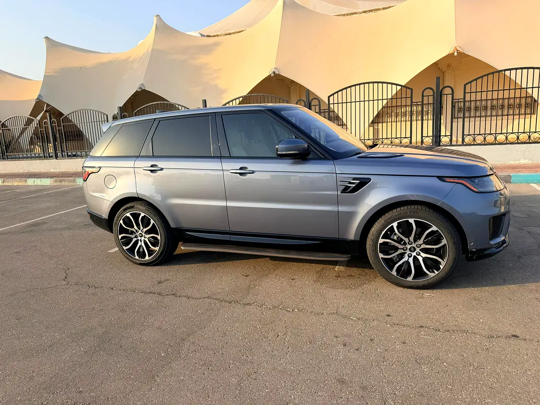 Land Rover Range Rover Sport 2020 — photo 1 of 19