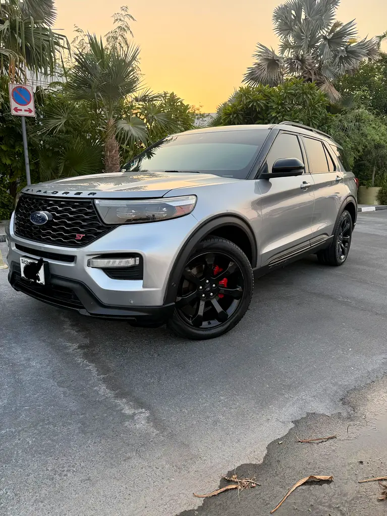 Ford Explorer 2022 — photo 1 of 13