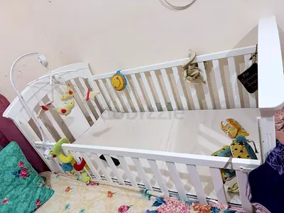 Junirs baby crib with juniors mattress and bed pumper