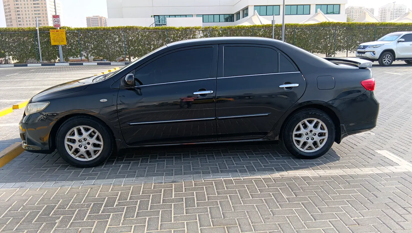 Toyota Corolla 2010 — photo 1 of 11