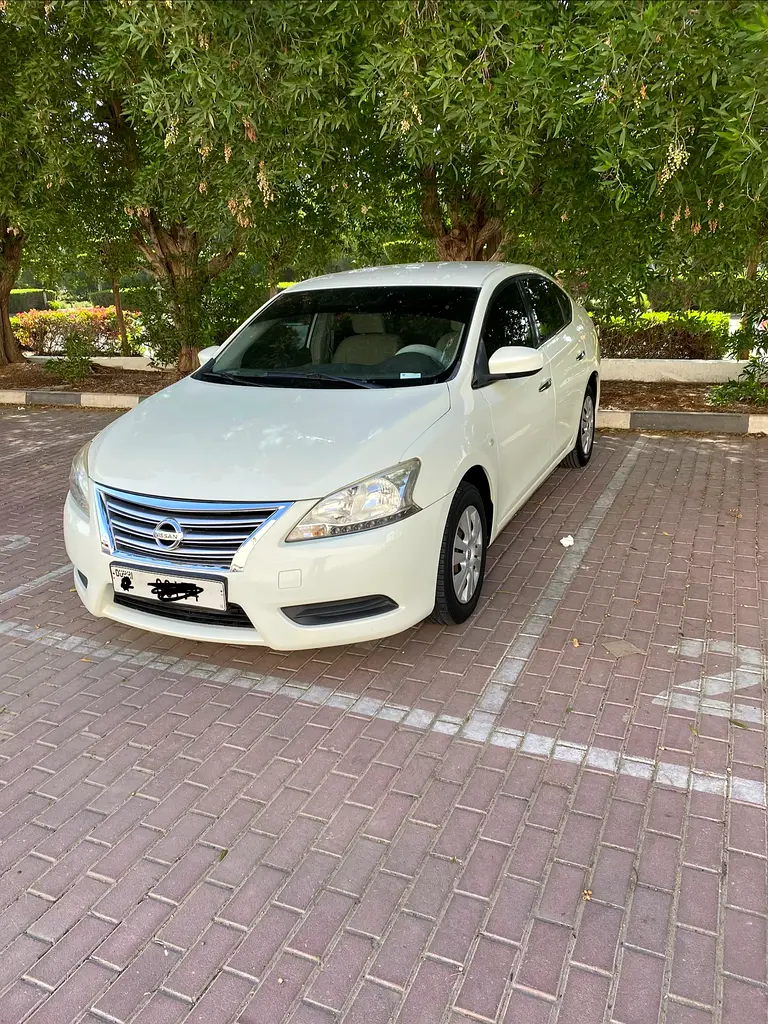 Nissan Sentra 2014 — photo 1 of 4