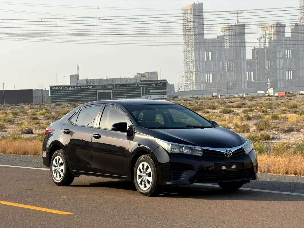 Toyota Corolla 2016 — photo 1 of 19