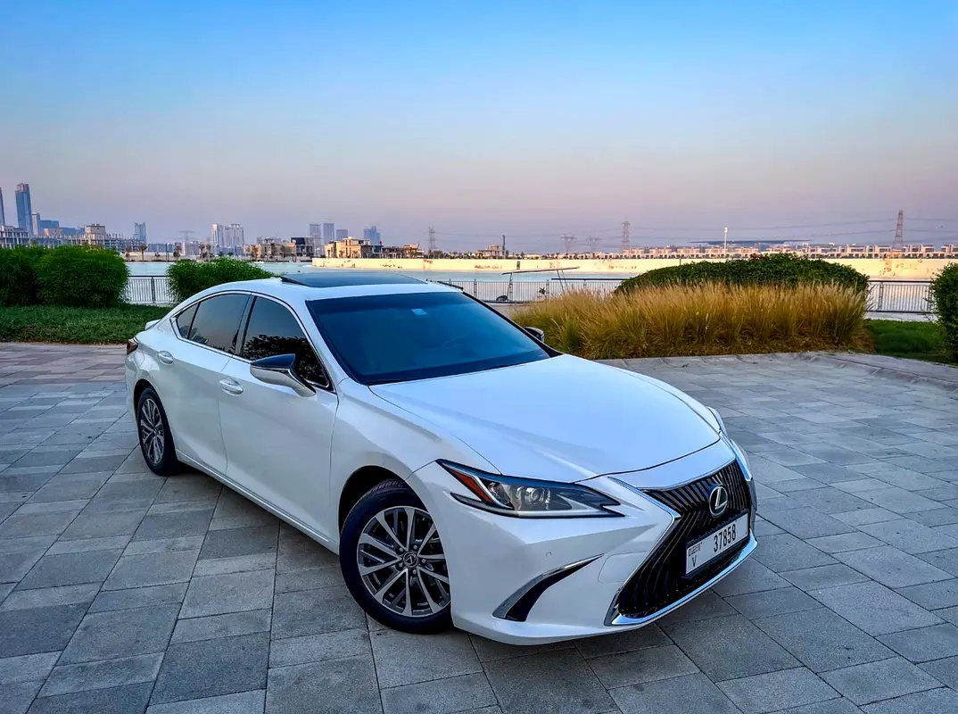 Lexus ES-Series 2023 — photo 1 of 13
