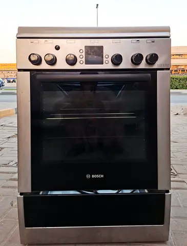 Perfect working, brand Bosch gas Cooker electricoven, with 4 Hobs