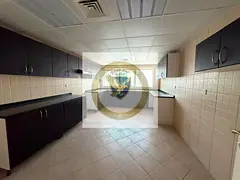 Luxury sea view with a balcony for a three-bedroom apartment and living room, with free parking Larg